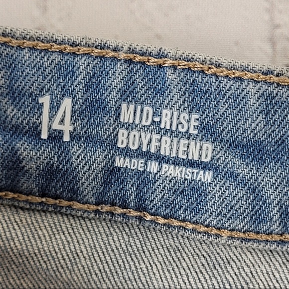 ANA A New Approach Woman’s Mid Rise Boyfriend Jeans light blue distressed 14 - Picture 6 of 13